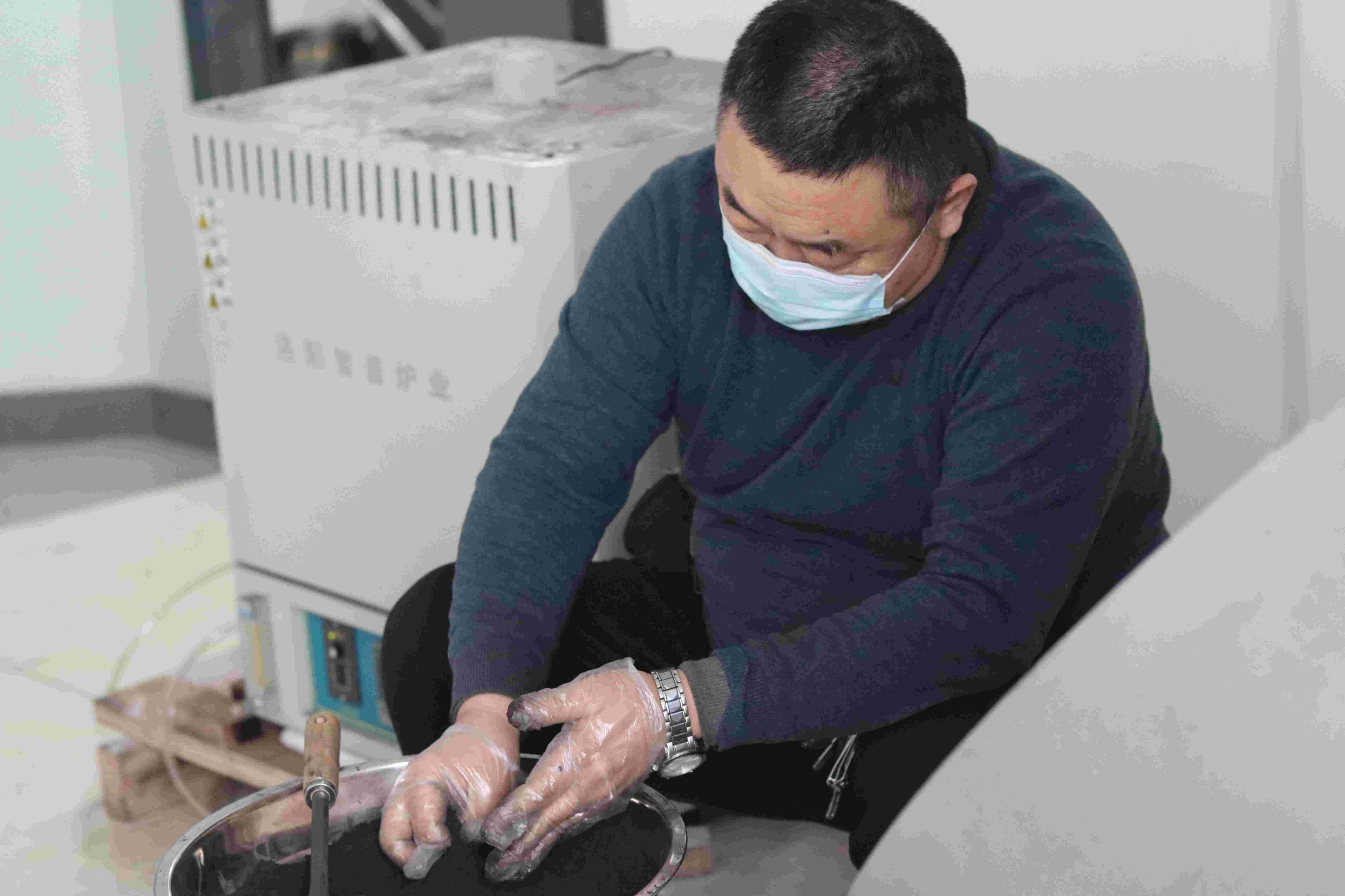 扑睿德州游戏官网集团丨出彩扑睿德州游戏官网人丨俯首甘为“垦黄牛”